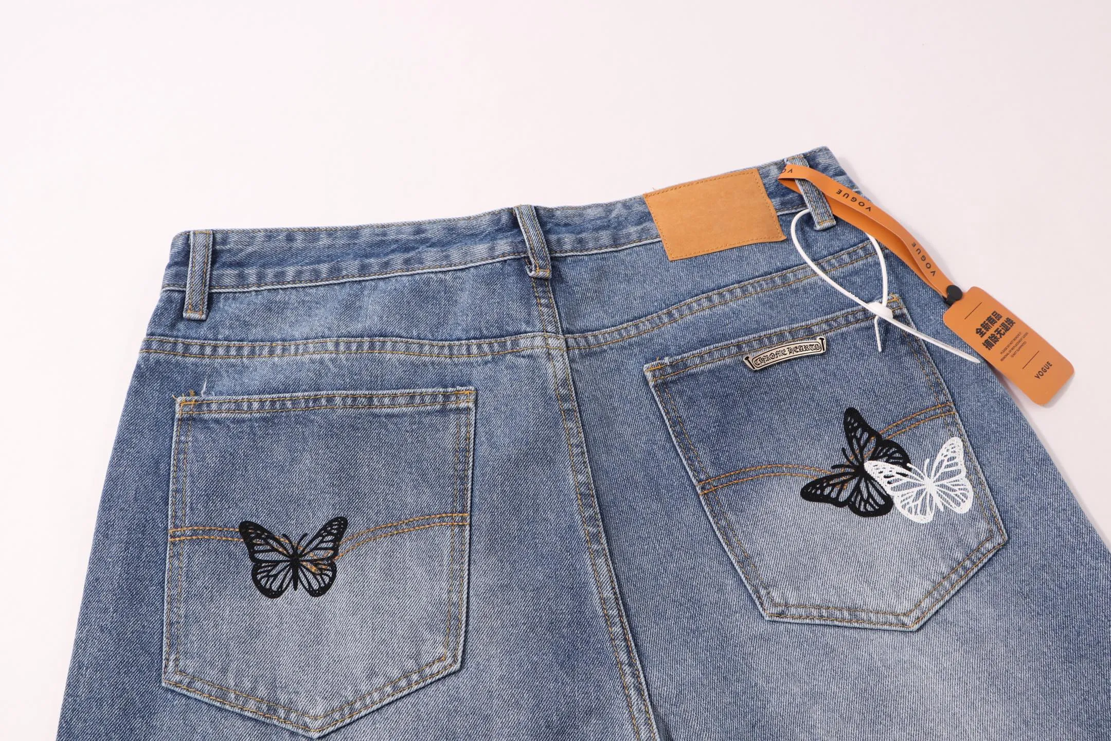 P240 Style number: H95 Croxin & 𝐂𝐡𝐫𝐨𝐦𝐞 𝐇𝐞𝐚𝐫𝐭 ss25 blue butterfly print jeans. Styles with different washed textures are very friendly to people with thin legs and thick legs. The slightly flared version perfectly modifies the leg shape. The timeless and moderate length makes it easy to match and match. It is the basis for various styles and is a must-have in your wardrobe! The fabric is stiff but also makes the upper body soft without losing texture. The washing process is even more perfect. It is a must-have item for everyone! ! ! Washed wheat, hang tag, pants label, three labels complete Color: blue Size: 28-30-32-34